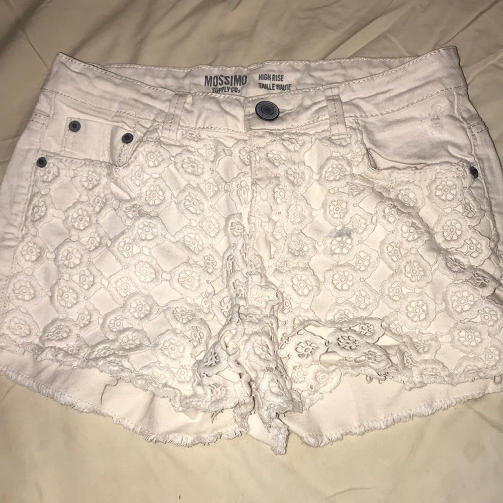 White/cream shorts
